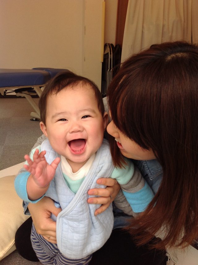 手のぬくもりで施術するため、妊婦さんやお子さんでも安心です。